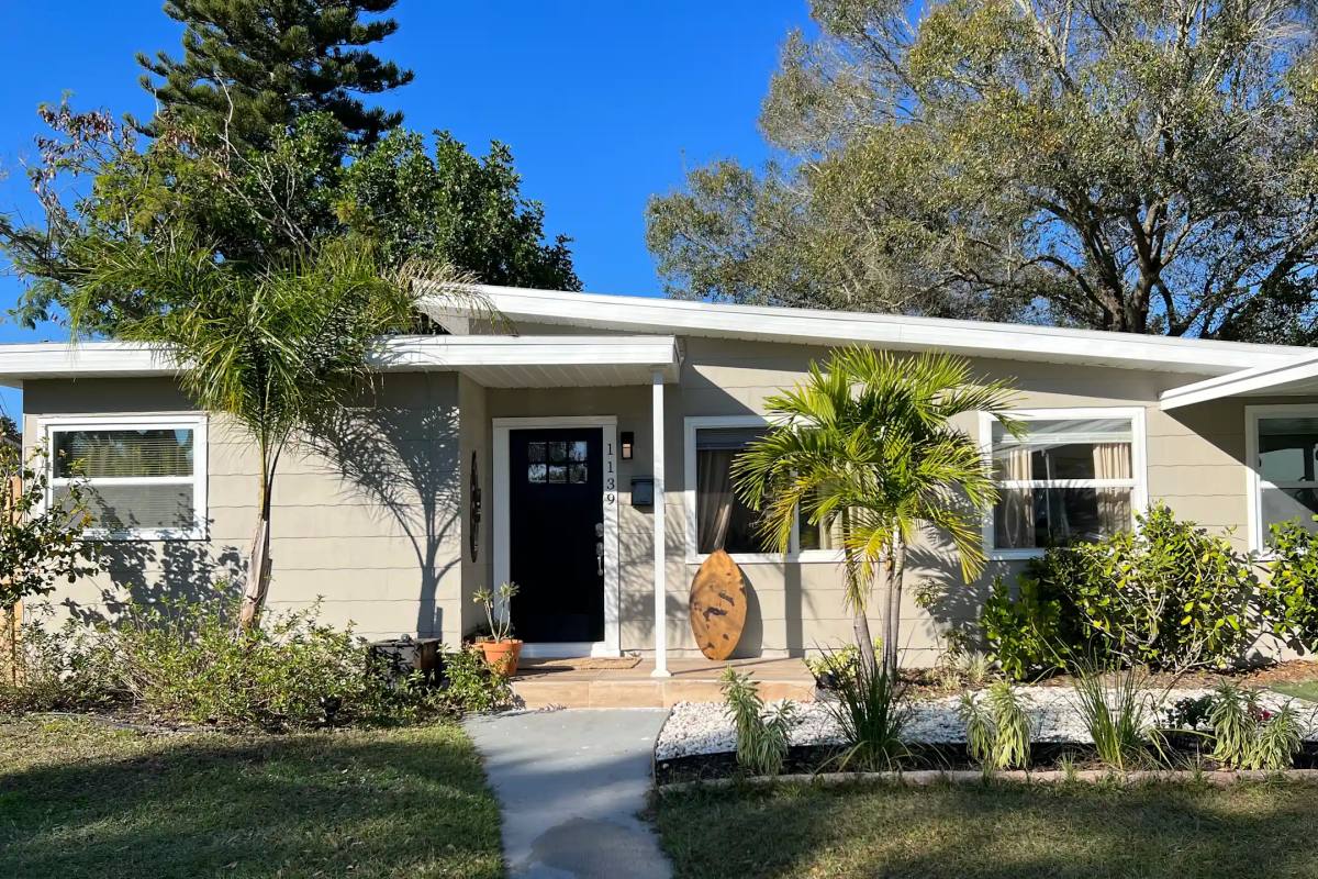House for rent at 1139 51st Ave N, Saint Petersburg, FL 33703