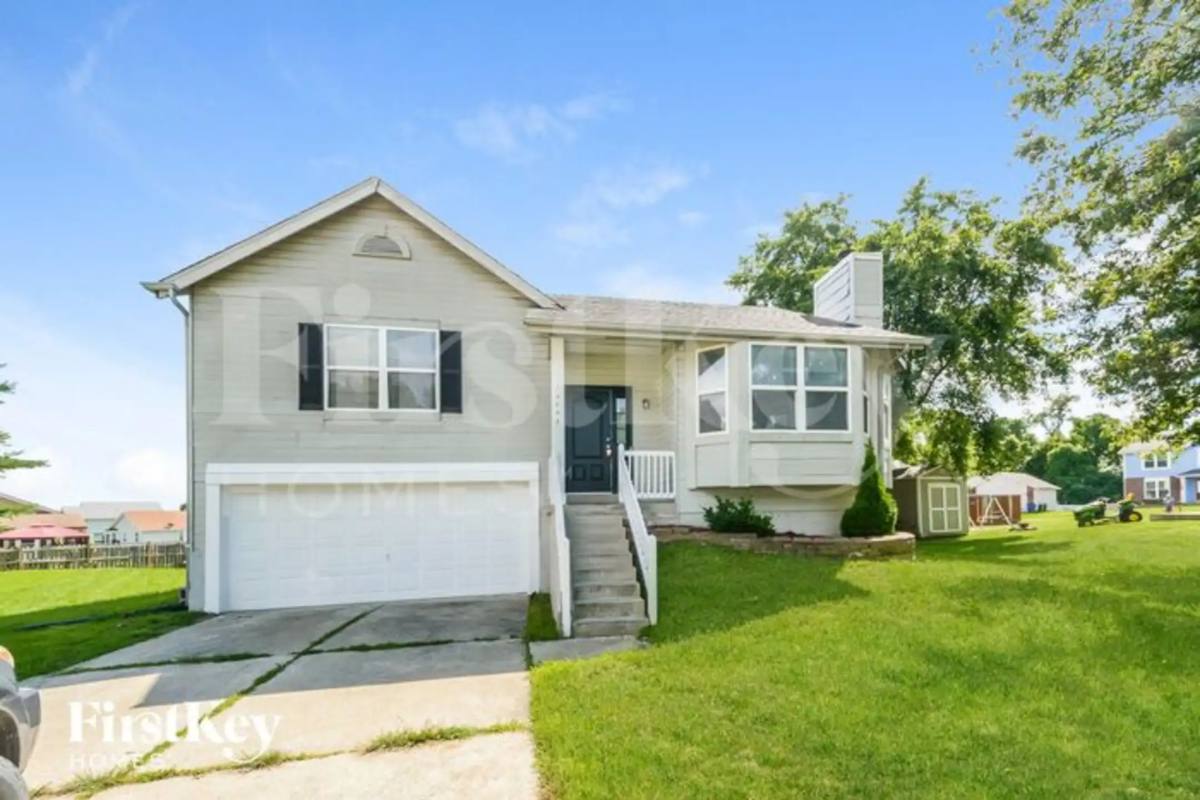 House for rent at 14444 Jamestown Bay Dr, Florissant, MO 63034