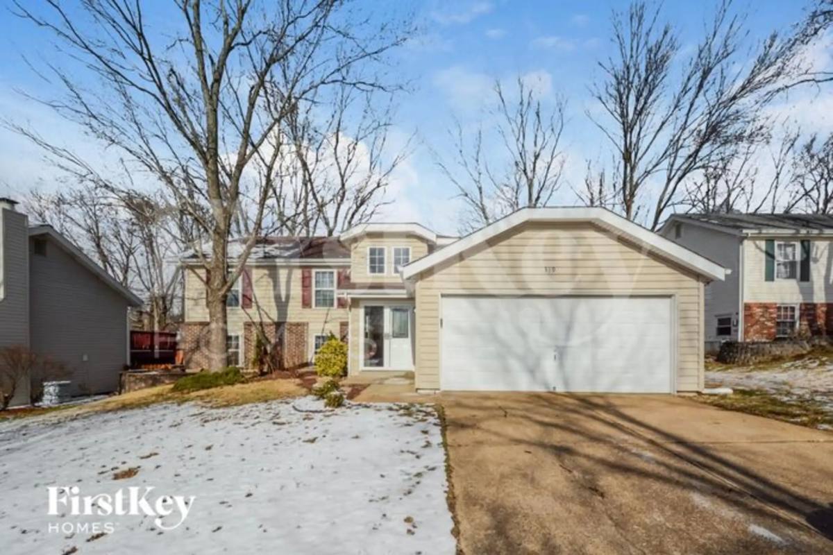 House for rent at 319 Windyoak Dr, Ballwin, MO 63021
