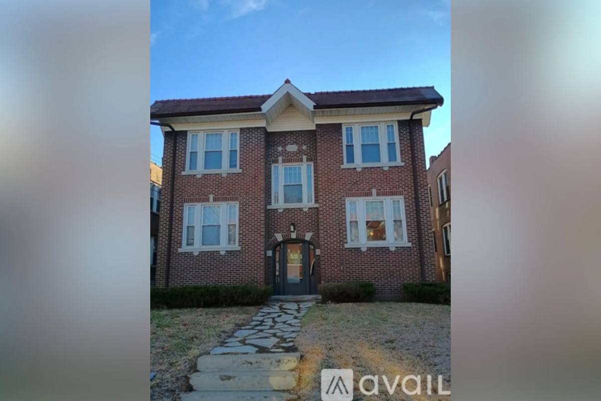 Apartment for rent at 908 Eastgate Ave 2 S, Saint Louis, MO 63130