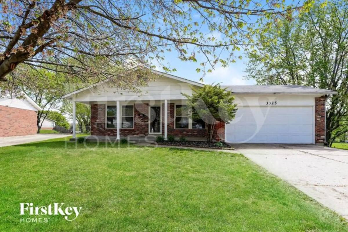 House for rent at 3325 Tom Sawyer Dr, Florissant, MO 63033