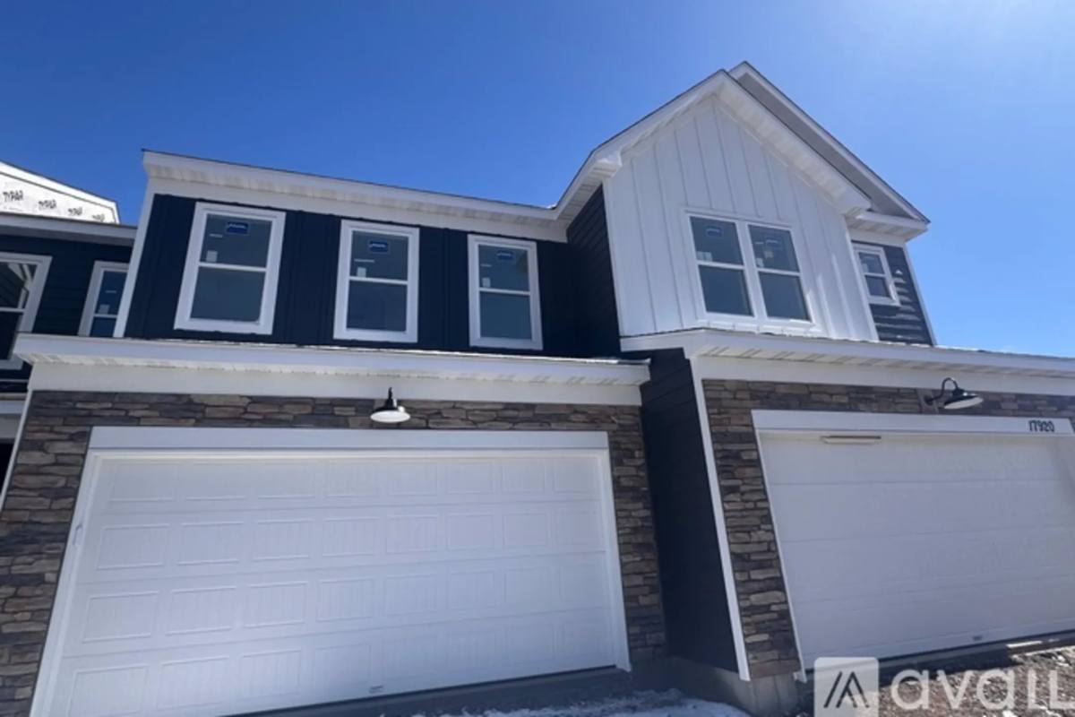 Townhouse for rent at 17918 Genoa Dr #NA, Lakeville, MN 55044