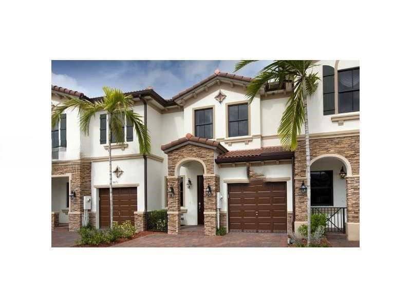 Townhouse for rent at 3476 W 90th St, Hialeah, FL 33018
