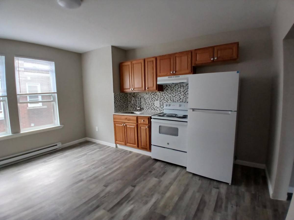 Apartment for rent at 421 Washington St #A 08, Hartford, CT 06106