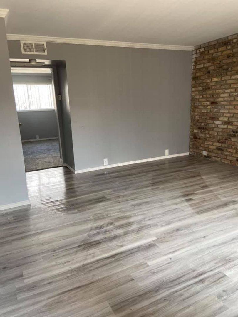 Apartment for rent at 3015 Greenridge Dr, Houston, TX 77057