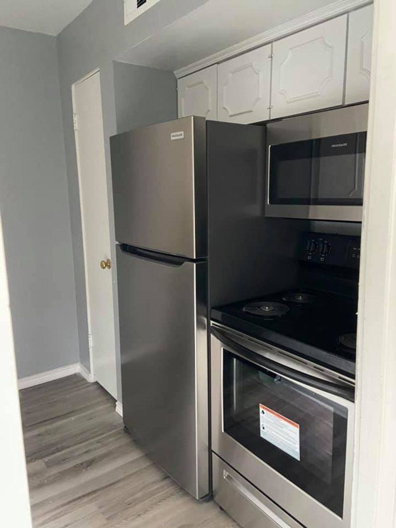 Apartment for rent at 3015 Greenridge Dr, Houston, TX 77057