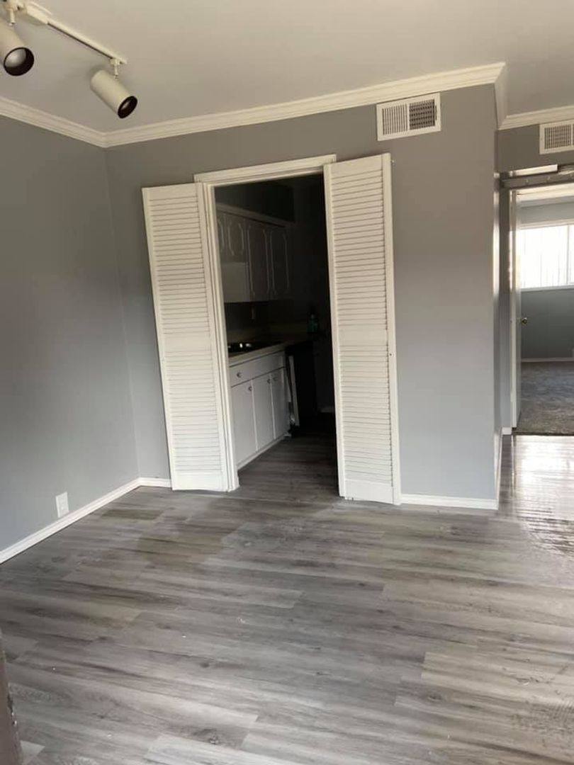 Apartment for rent at 3015 Greenridge Dr, Houston, TX 77057