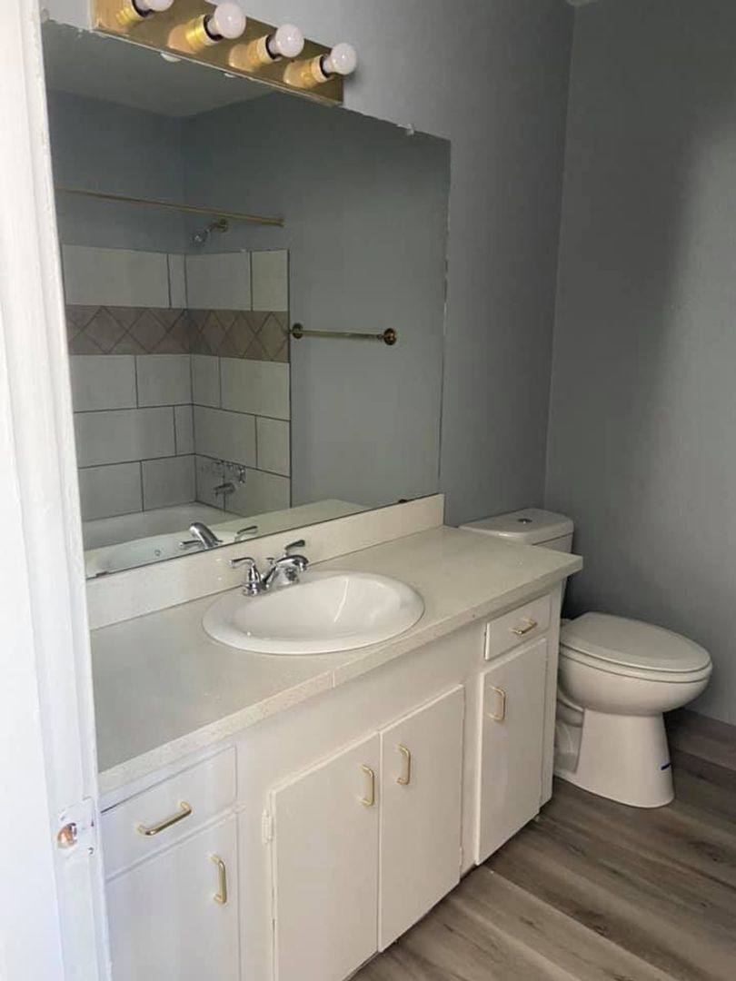 Apartment for rent at 3015 Greenridge Dr, Houston, TX 77057