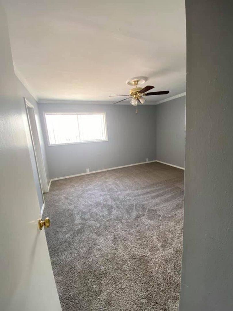 Apartment for rent at 3015 Greenridge Dr, Houston, TX 77057