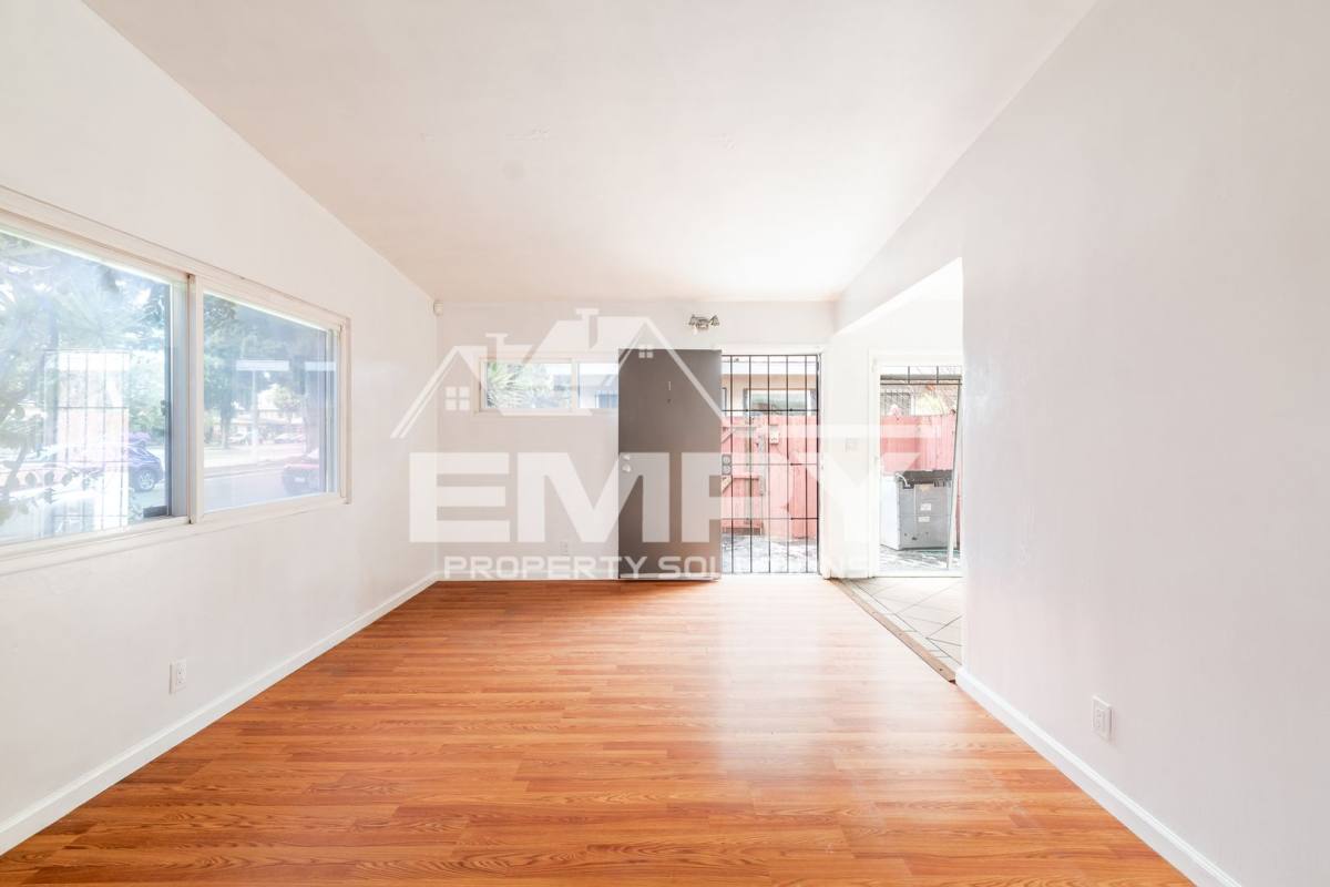 Apartment for rent at 10530 Crenshaw Blvd, Inglewood, CA 90303