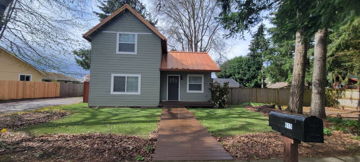 House for rent at 915 SW Fleishauer Lane, McMinnville, OR 97128