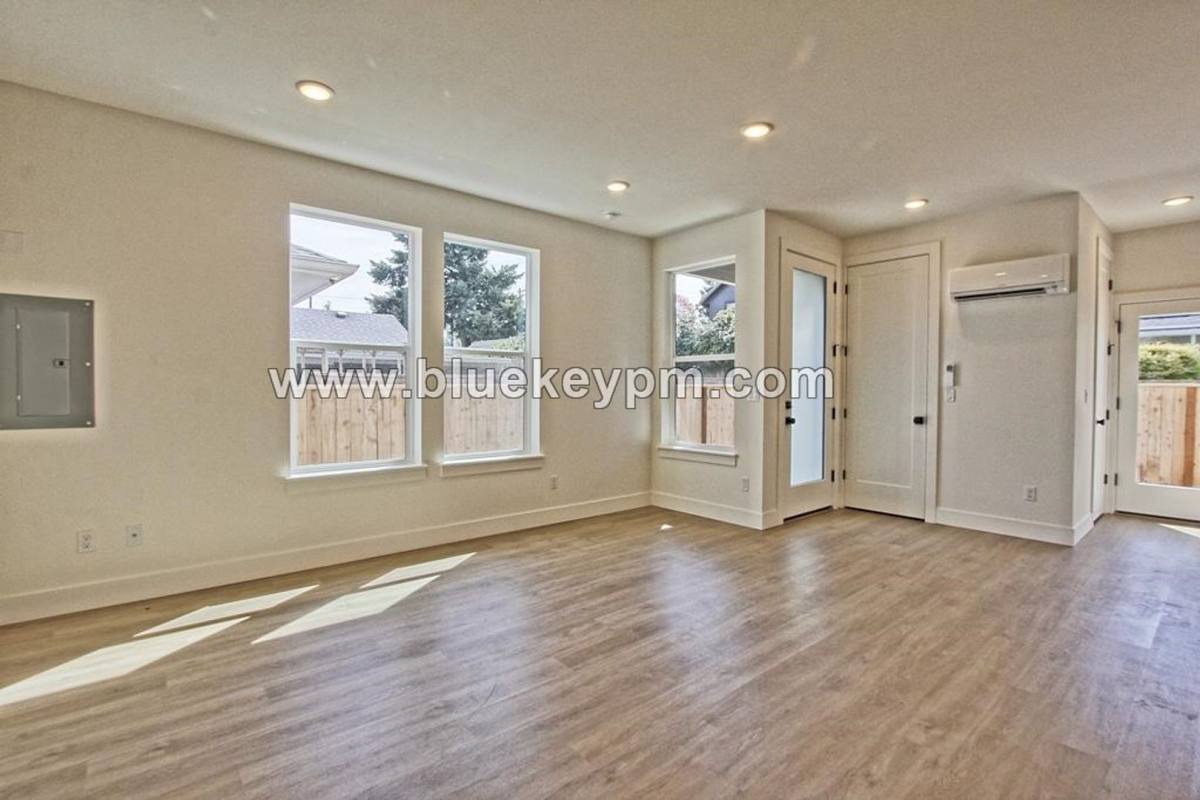 Apartment for rent at 1526 N Watts St, Portland, OR 97217