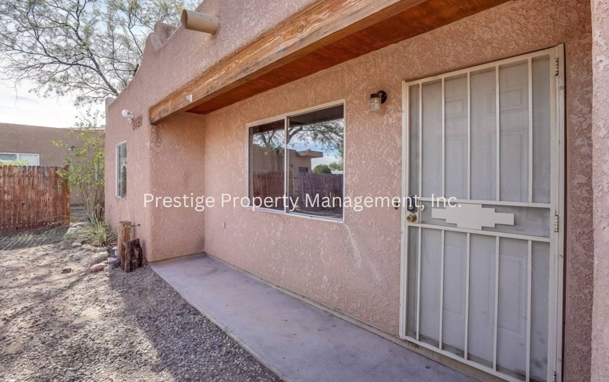 House for rent at 2727 N Dodge Blvd, Tucson, AZ 85716