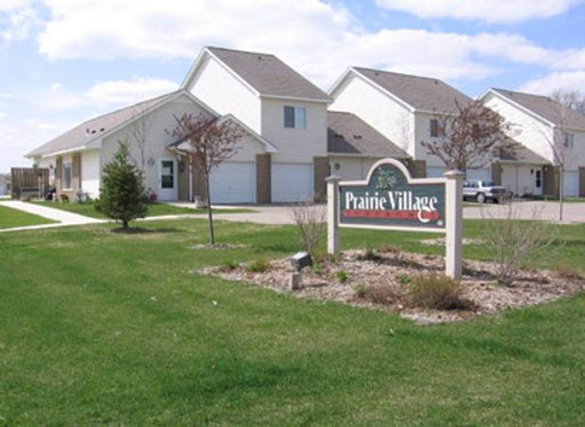 Townhouse for rent at 320-342 4th St SE, Blooming Prairie, MN 55917