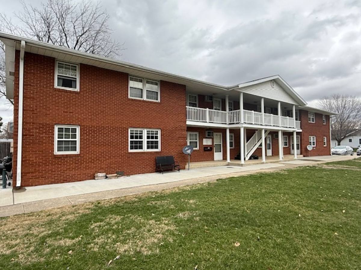 Apartment for rent at 106 E Northline, Tuscola, IL 61953