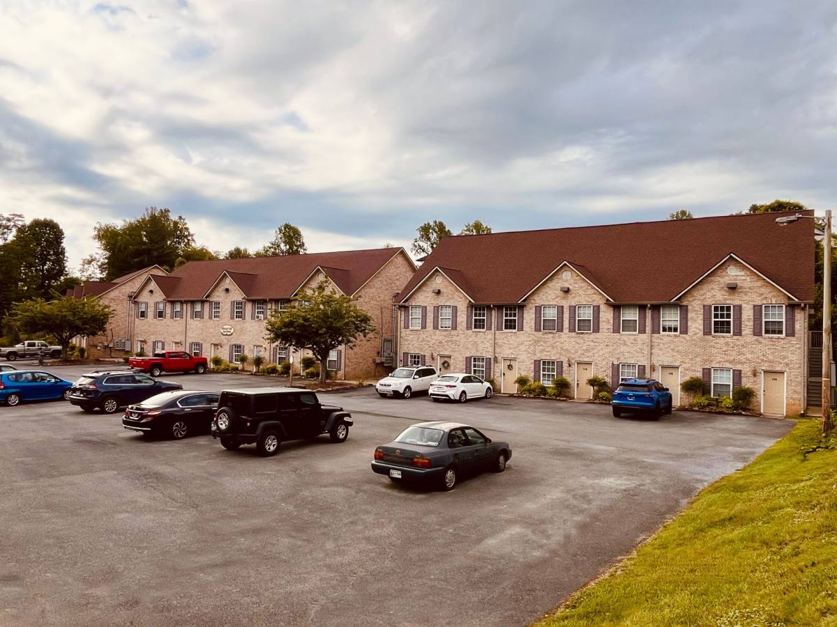 Apartment for rent at 1315 Indian Ridge Rd, Johnson City, TN 37604