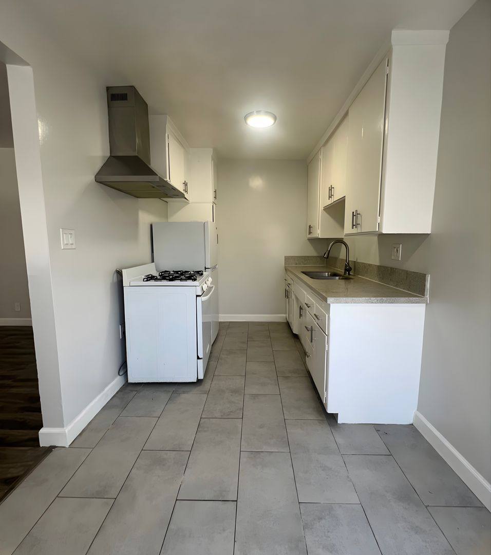Apartment for rent at 1554 E 21st St, Los Angeles, CA 90011
