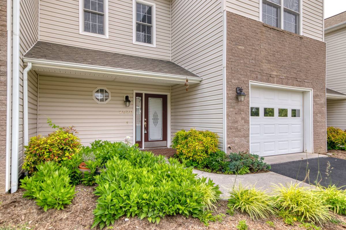 Townhouse for rent at 2630 Blossom Trail E, Blacksburg, VA 24060