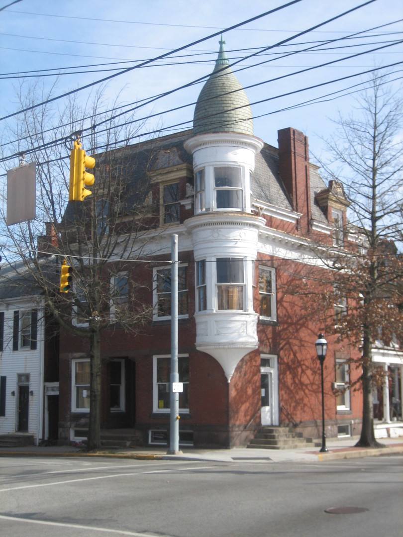 Apartment for rent at 382 W King St, York, PA 17401