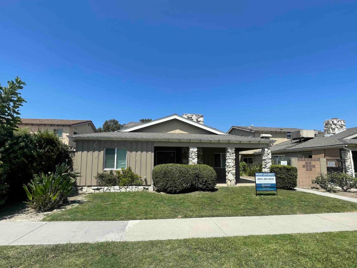 Apartment for rent at 4371 Green Ave, Los Alamitos, CA 90720