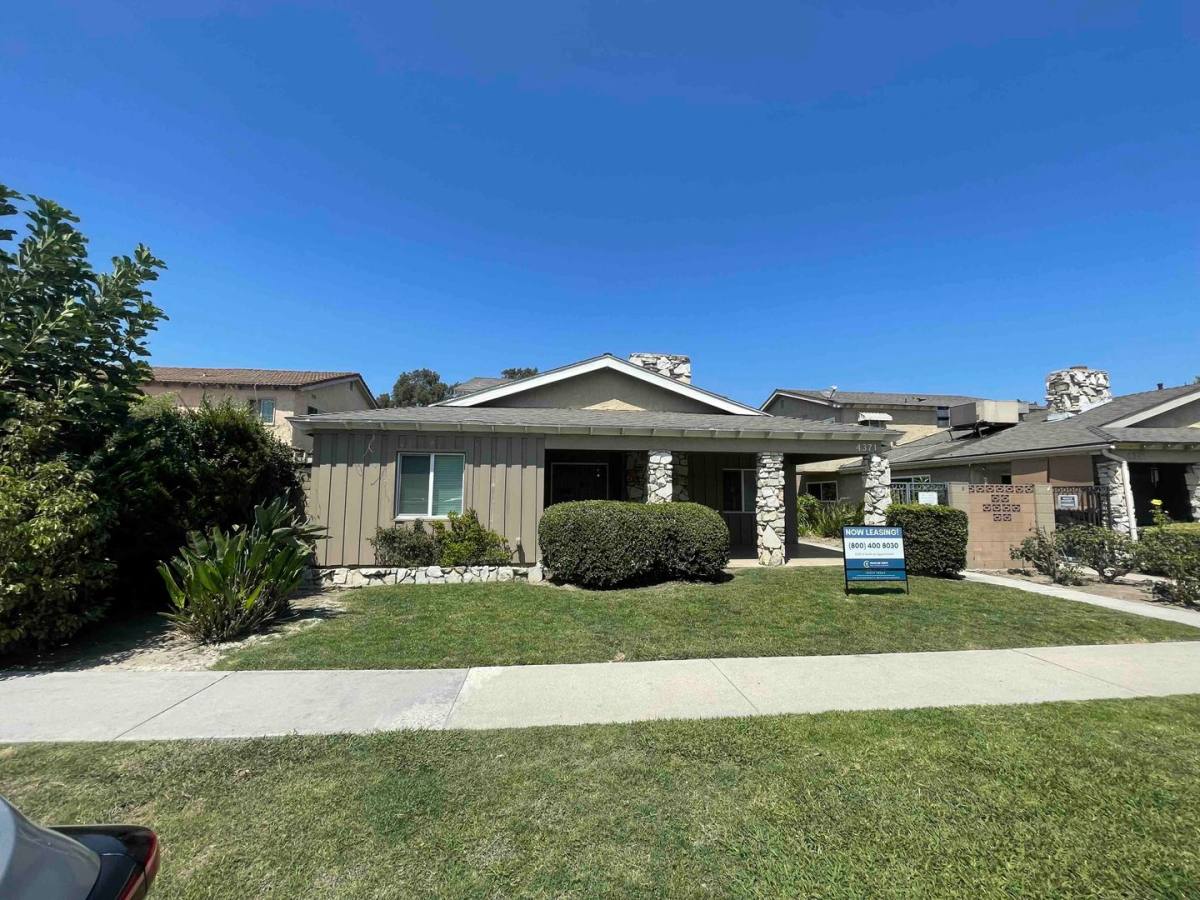 Apartment for rent at 4371 Green Ave, Los Alamitos, CA 90720