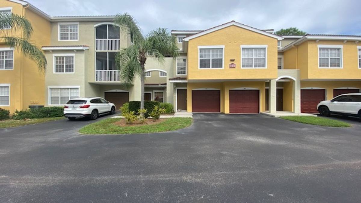 Townhouse for rent at 5401 Bentgrass Dr, Sarasota, FL 34235