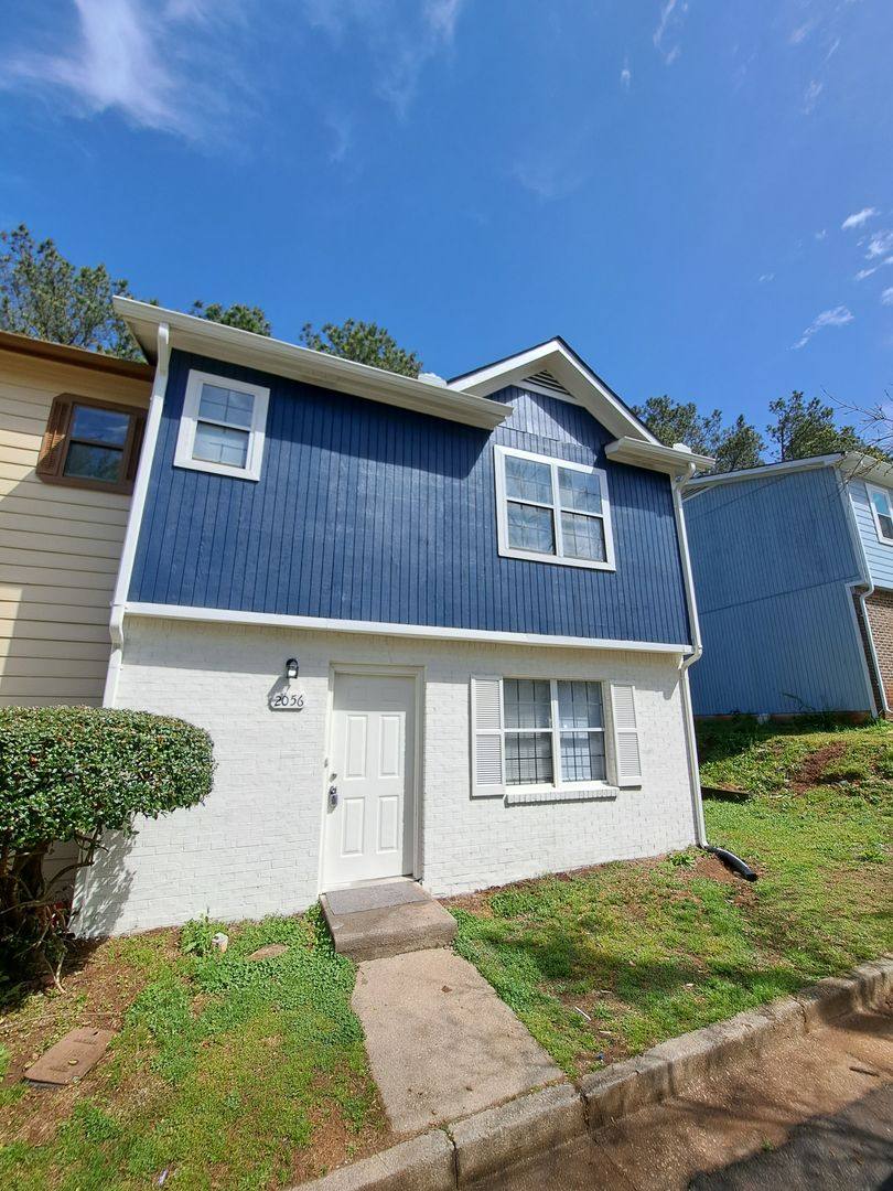 Townhouse for rent at 2055 Lenoa Lane, Austell, GA 30106
