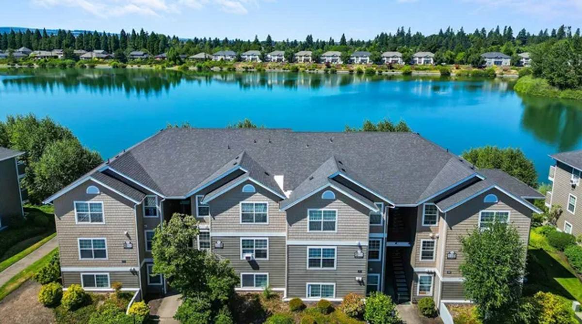 Apartment for rent at 208 Lakepoint Place N, Salem, OR 97303
