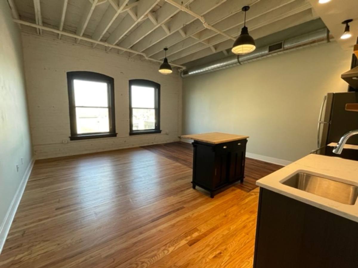 Apartment for rent at 2570 Farnam St, Omaha, NE 68131