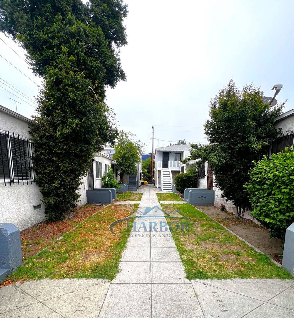 Apartment for rent at 1115 E 75th St, Los Angeles, CA 90001