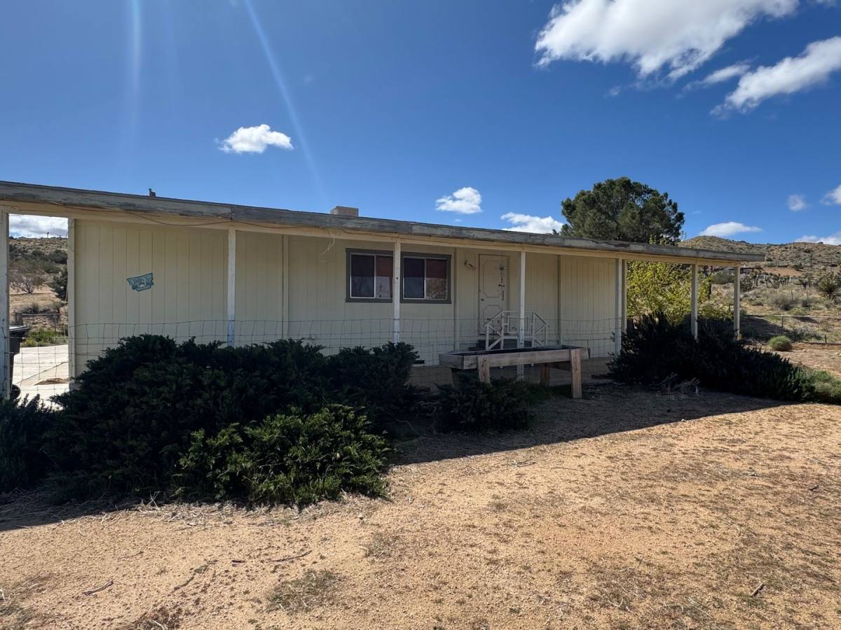 House for rent at 9126 Milpas Dr, Apple Valley, CA 92308