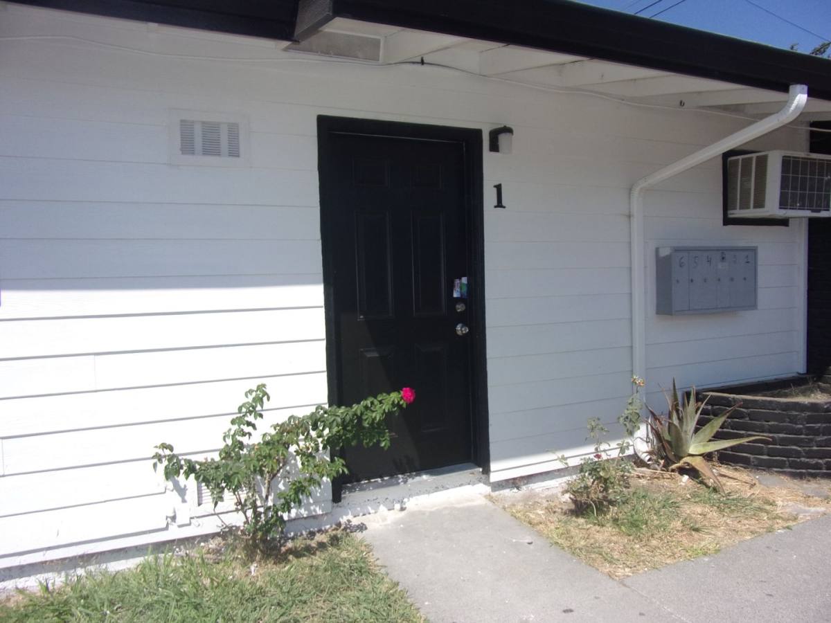 Apartment for rent at 271 W Walnut St, Dixon, CA 95620