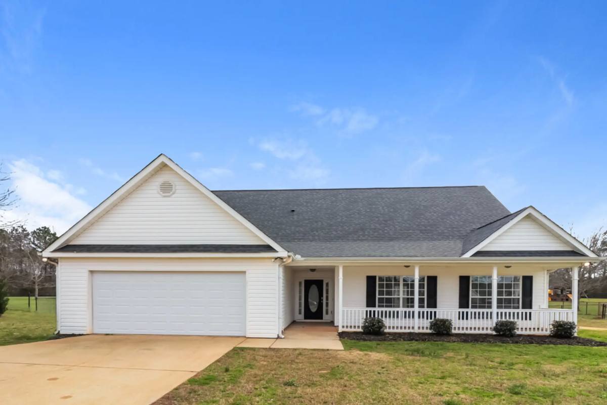 House for rent at 121 High Meadow Trail, Jenkinsburg, GA 30234