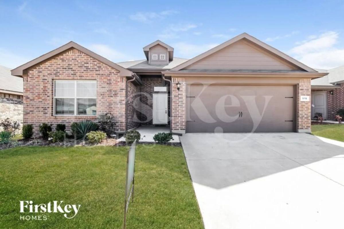 House for rent at 916 Walls Blvd, Crowley, TX 76036
