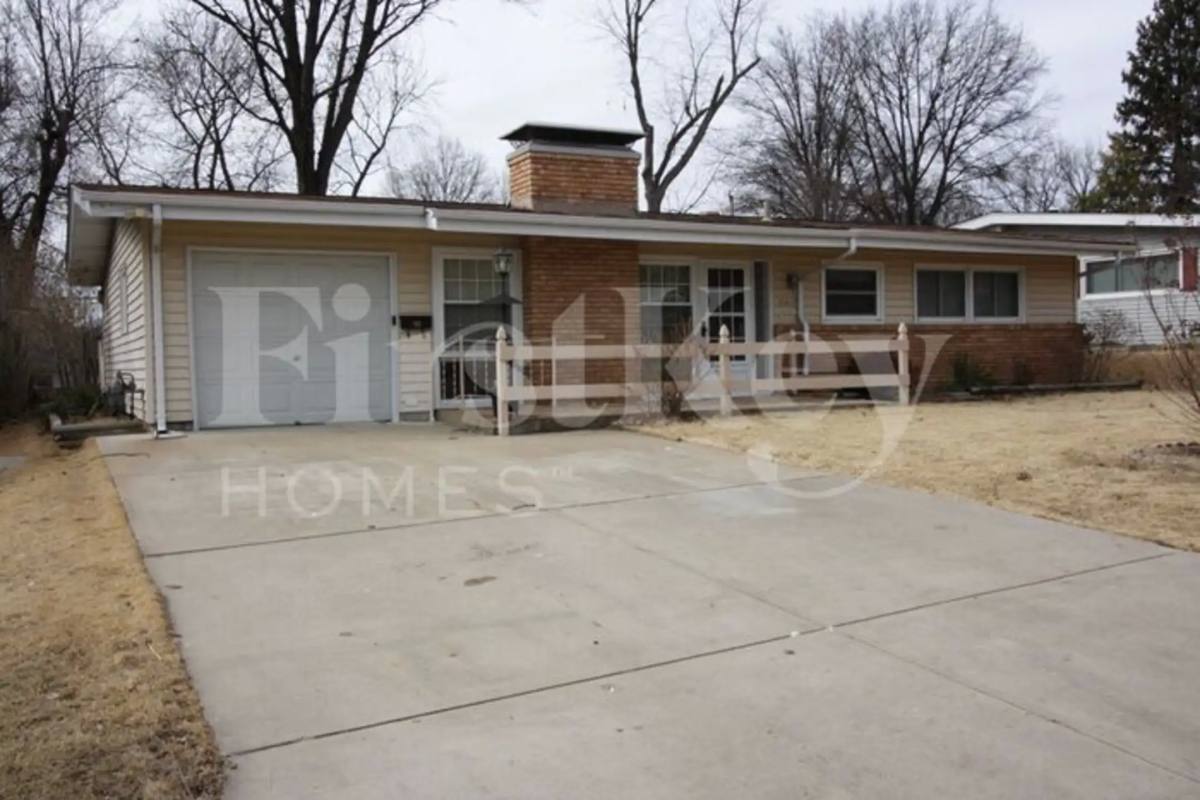 House for rent at 445 Ridge Dr, Florissant, MO 63033