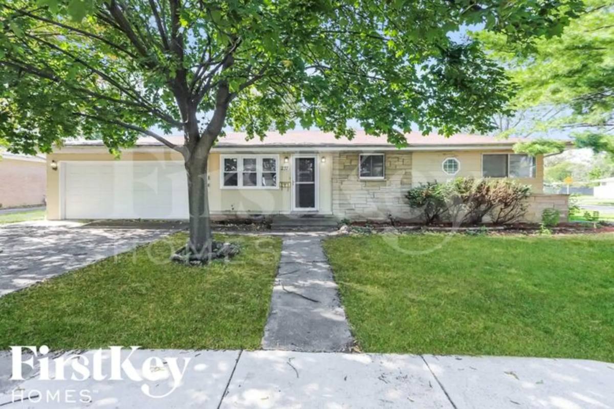 House for rent at 237 E La Porte Dr, Addison, IL 60101
