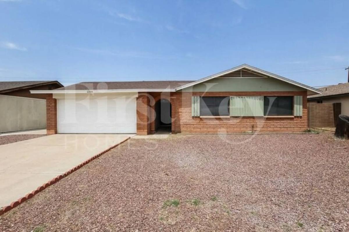 House for rent at 2208 W Dahlia Dr, Phoenix, AZ 85029