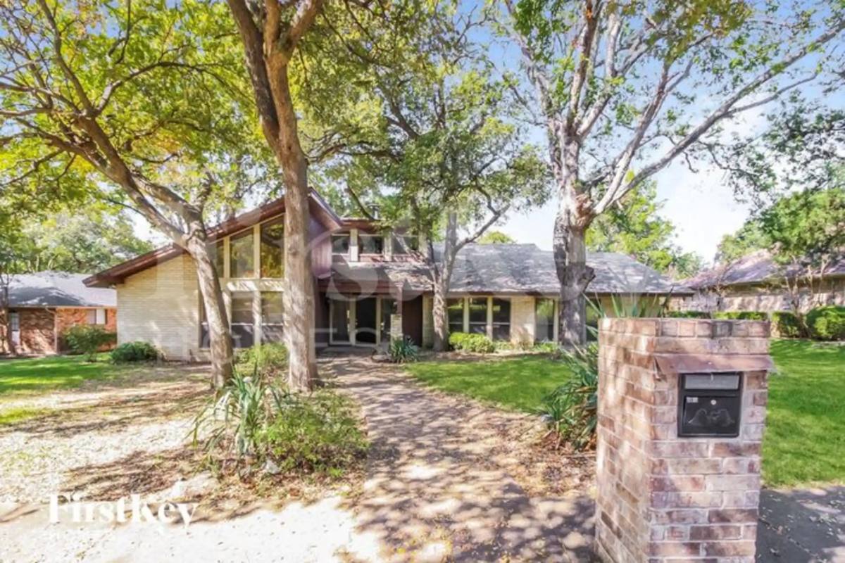 House for rent at 1327 Marble Canyon Dr, Desoto, TX 75115