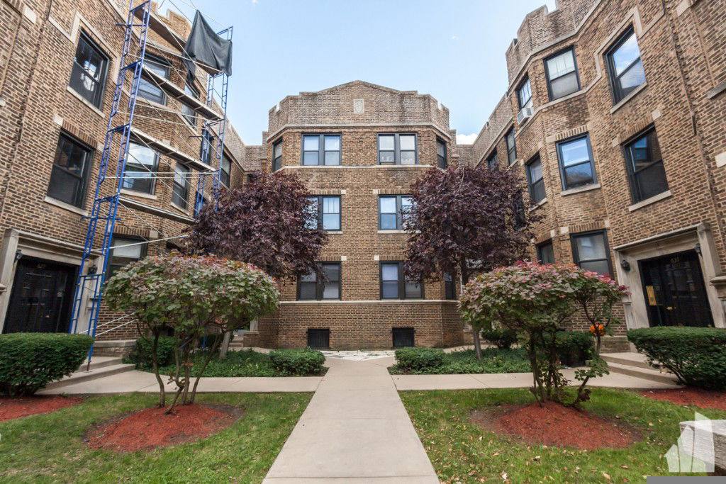 Apartment for rent at 629 W Cornelia Ave #1S, Chicago, IL 60657