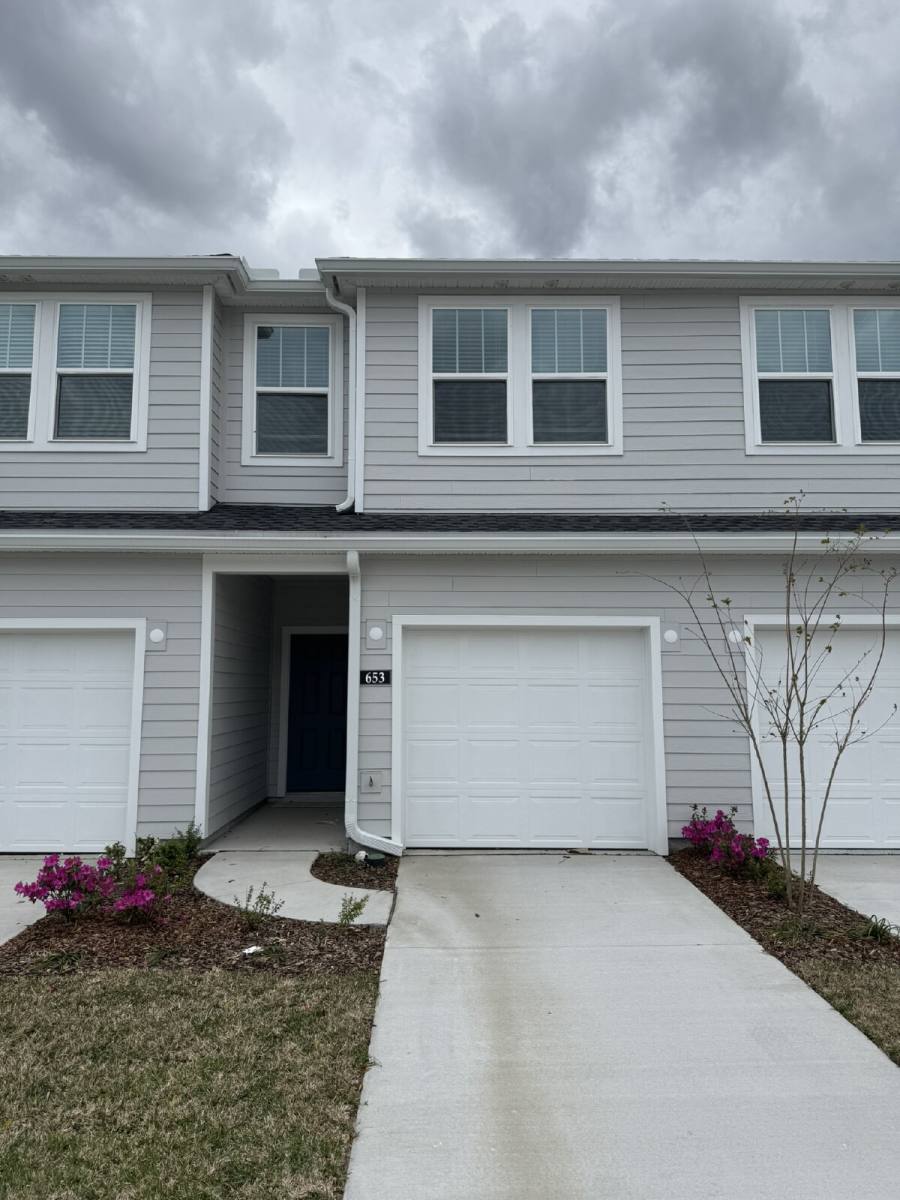 Townhouse for rent at 653 Holly Lakes Dr, Orange Park, FL 32073