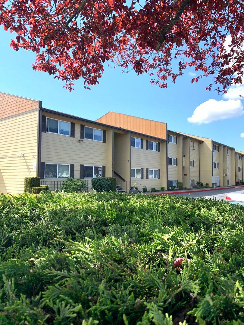 Apartment for rent at 4702 108th St Sw-a, Lakewood, WA 98499