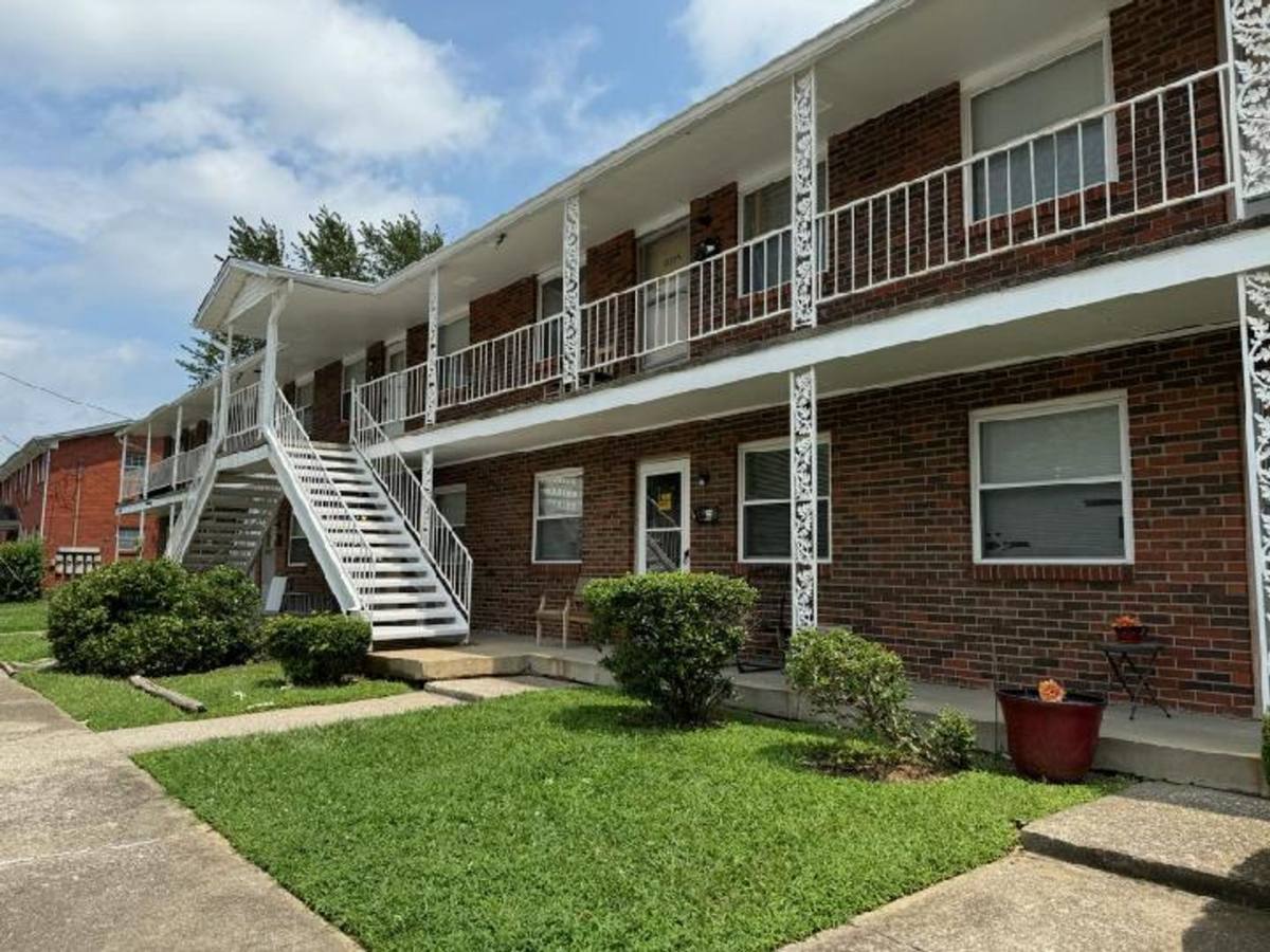 Apartment for rent at 8306 Prestonview Lane, Louisville, KY 40219