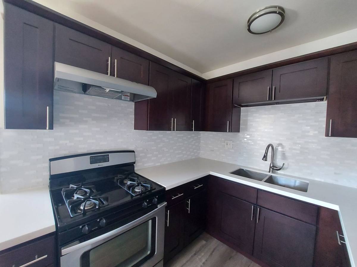 Apartment for rent at 673 Ohio Ave, Long Beach, CA 90814