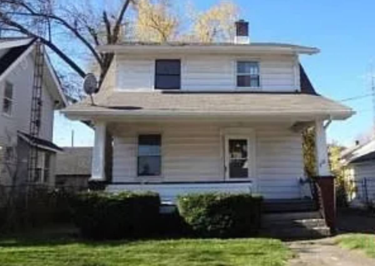 House for rent at 1111 Roslyn Ave SW, Canton, OH 44710
