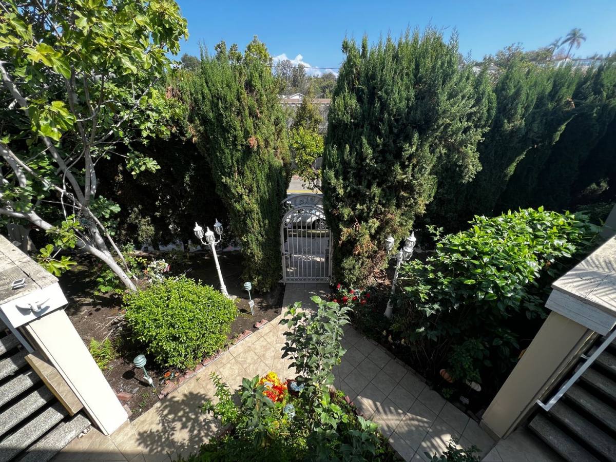 Apartment for rent at 237-245, Los Angeles, CA 90049