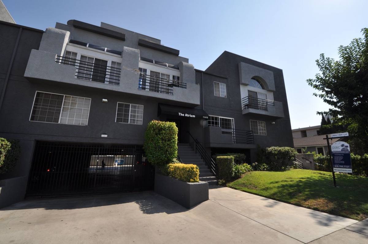 Apartment for rent at 11416 Albers St, North Hollywood, CA 91601