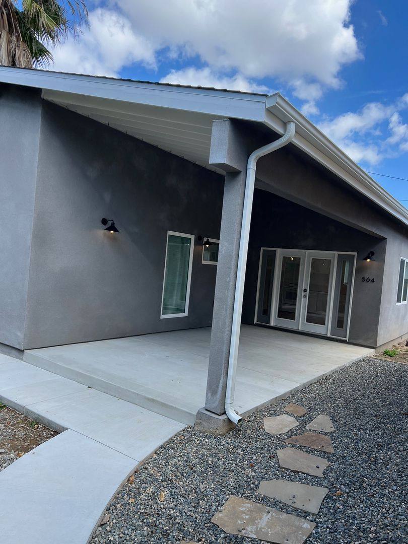 Townhouse for rent at 564 N Waverly St, Orange, CA 92867