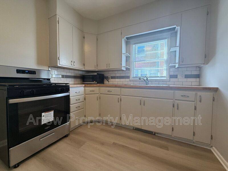 Apartment for rent at 136 N 27th St #1, Lincoln, NE 68503