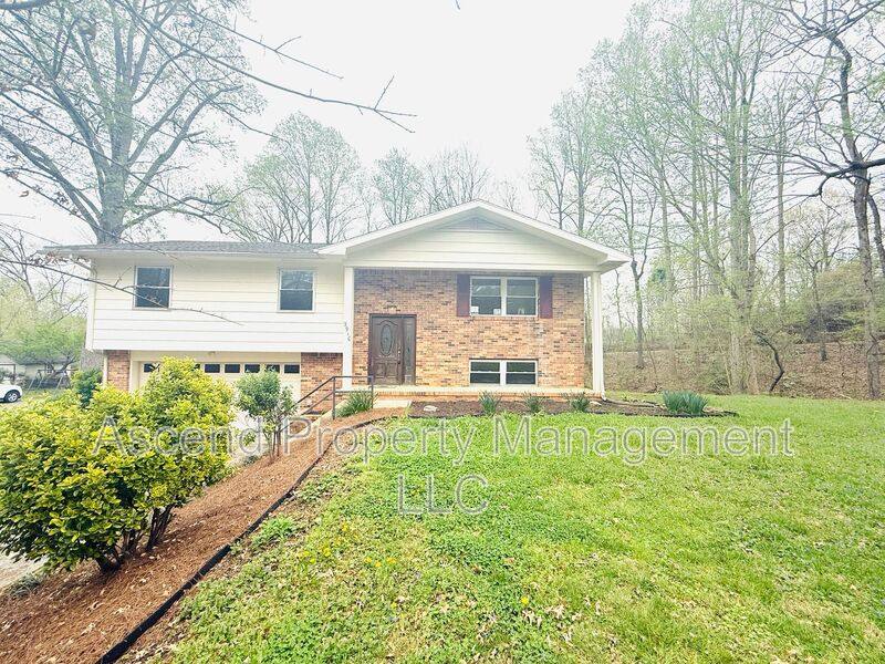 House for rent at 3910 University Dr, Ooltewah, TN 37363