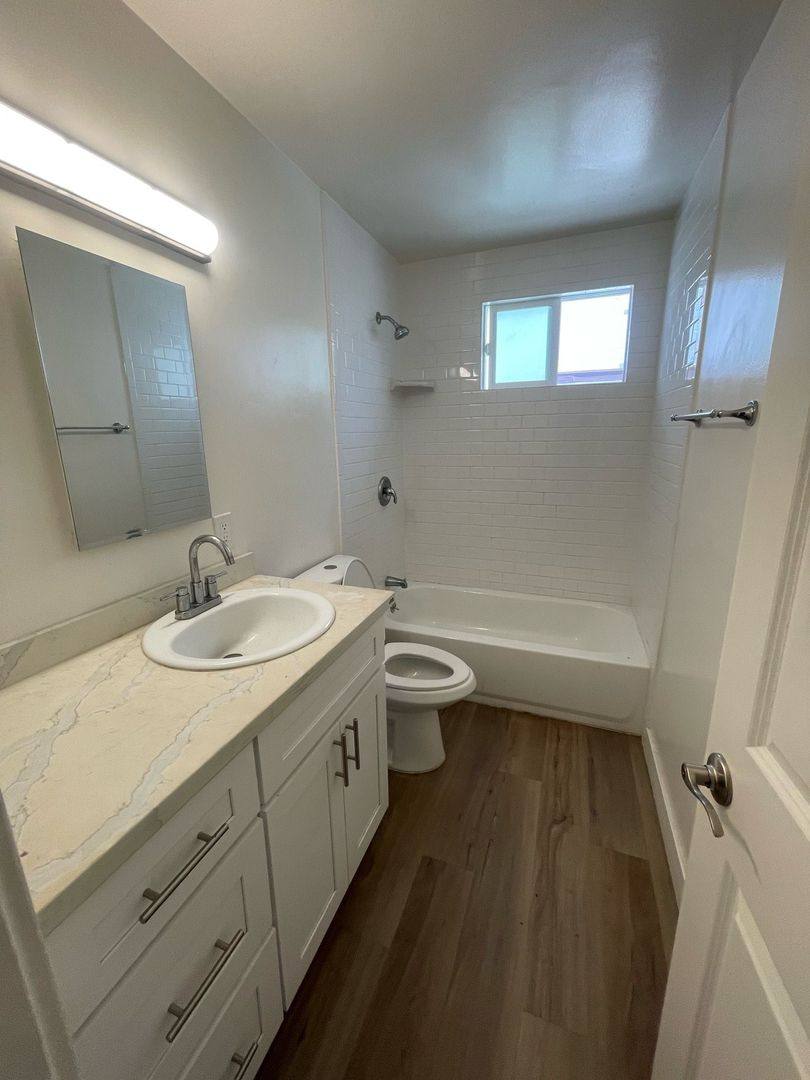 Apartment for rent at 1129-31 E3rd St, Long Beach, CA 90802